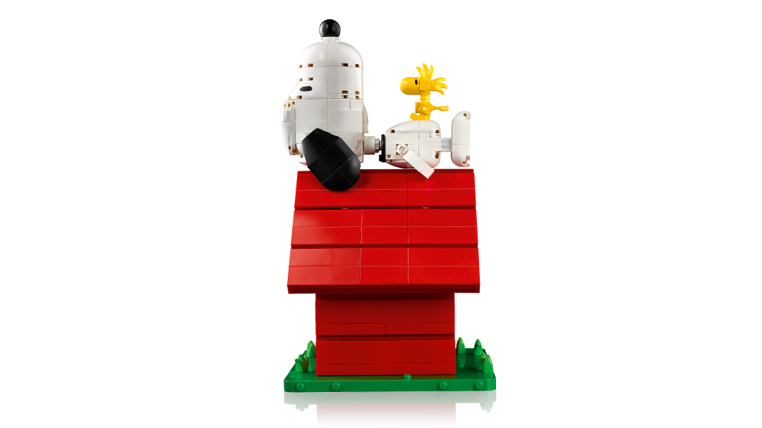 21368 | LEGO® Ideas Peanuts: Snoopy's Doghouse