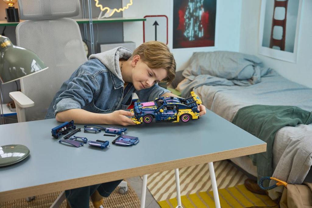 42236 | LEGO® Technic Custom Garage Ford Mustang GT Car