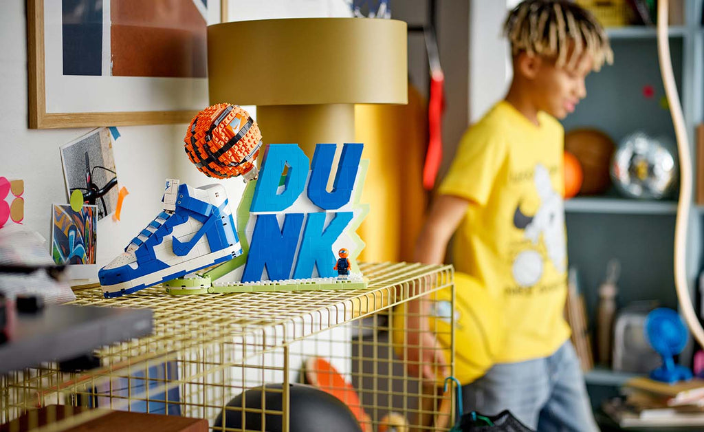 43008 | LEGO® Iconic Nike Dunk