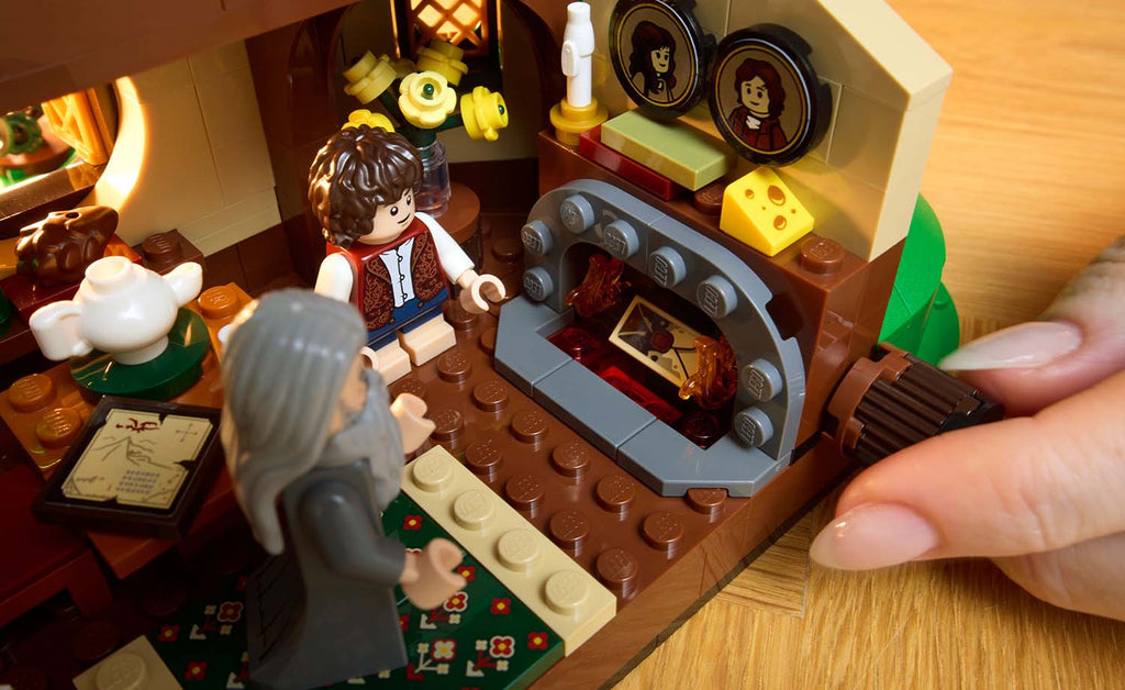10354 | LEGO® ICONS™ The Lord of the Rings: The Shire™