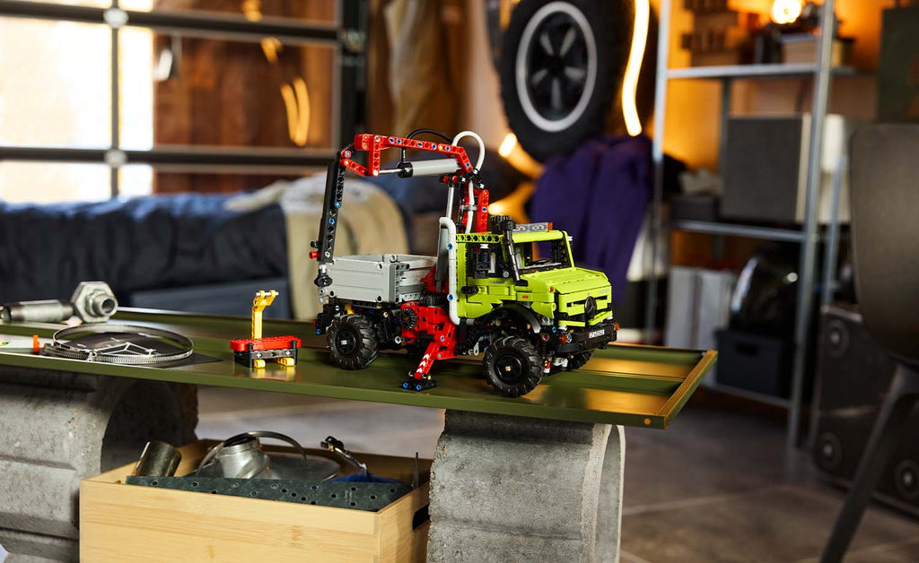 42242 | LEGO® Technic Mercedes-Benz Unimog U 5023 with Crane